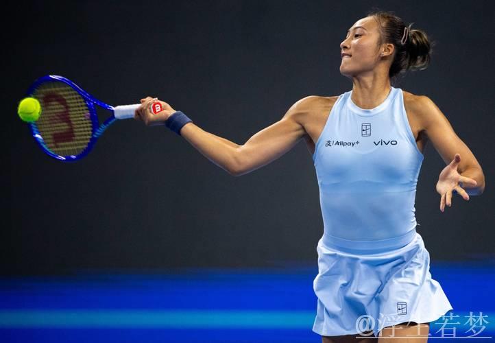 郑钦文闯入查尔斯顿站女单第三轮