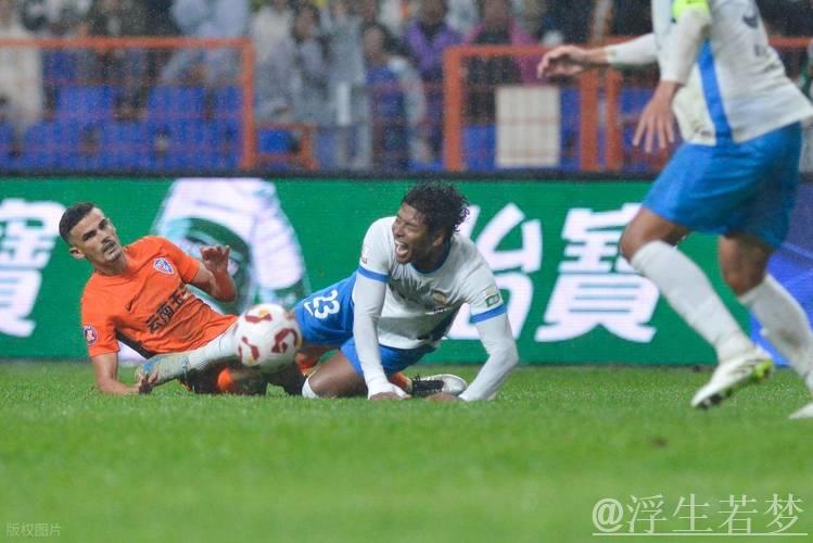 阿齐兹闪耀全场 青岛西海岸力克梅州客家 阿齐兹闪耀全场 青岛西海岸力克梅州客家