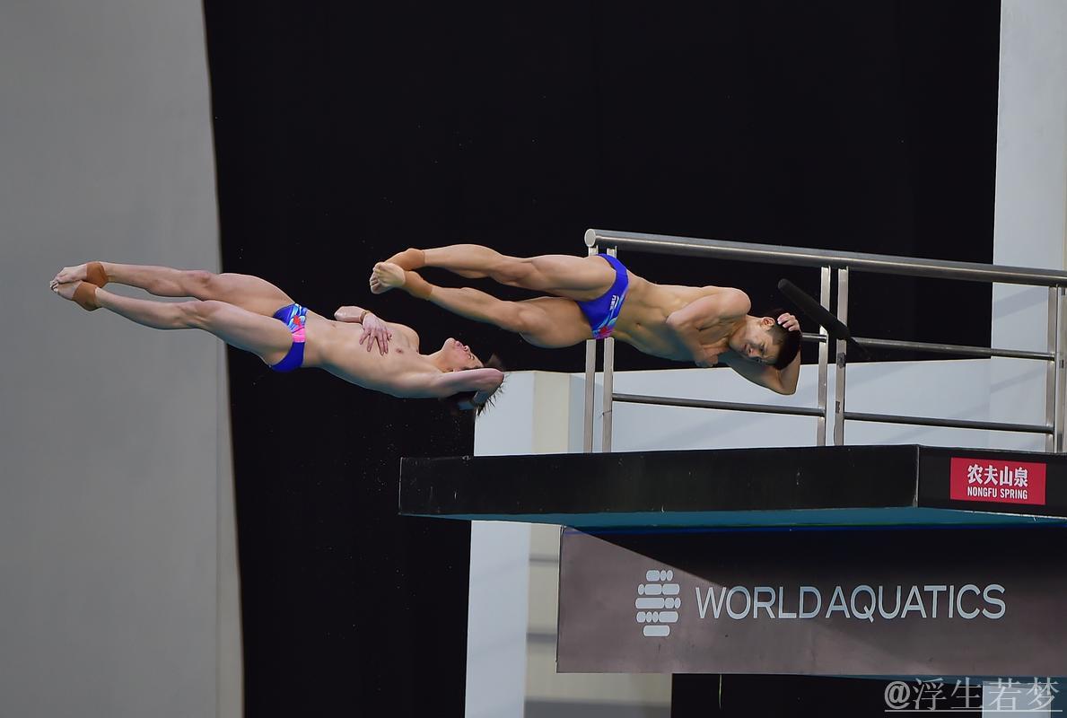 程子龙携手朱子锋勇夺男子双人10米台金牌