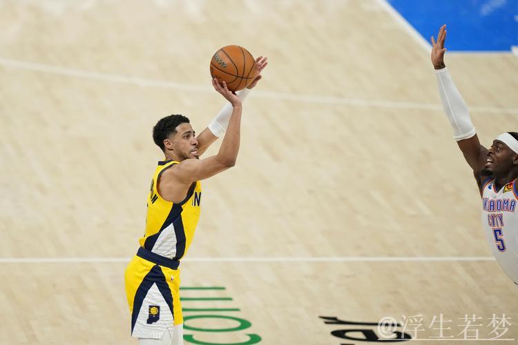 哈利伯顿面对多尔特冷静命中干拔三分